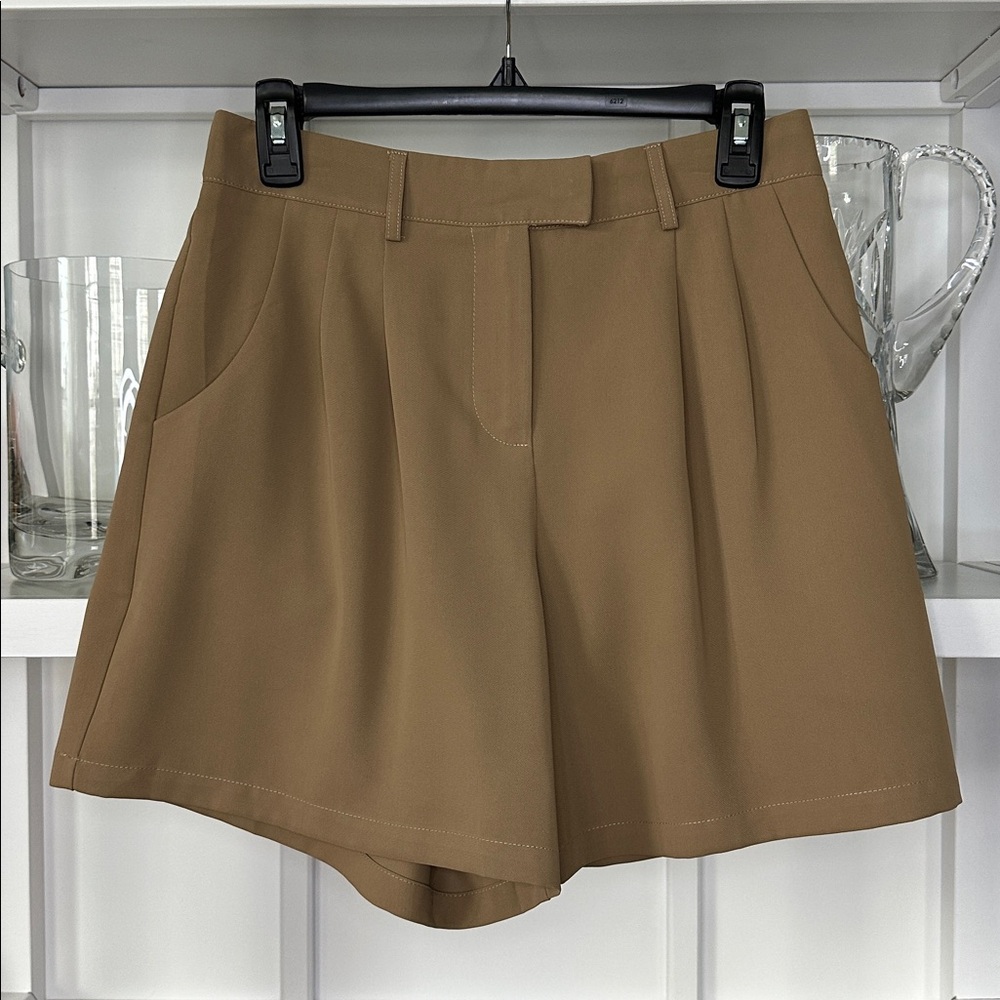🍄🟫NWOT🍄🟫Bundle 5 items @ 15$, pay only 45$ - Tan Pleated Shorts